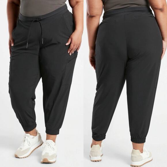 NWT Athleta Go Far Travel Venture Cargo Jogger Pant Womens Plus Size 20 Black - Picture 1 of 5